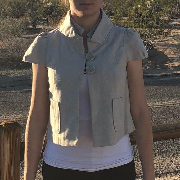 Cap-Sleeved Crop Jacket w/Pockets - Picture 3 of 4